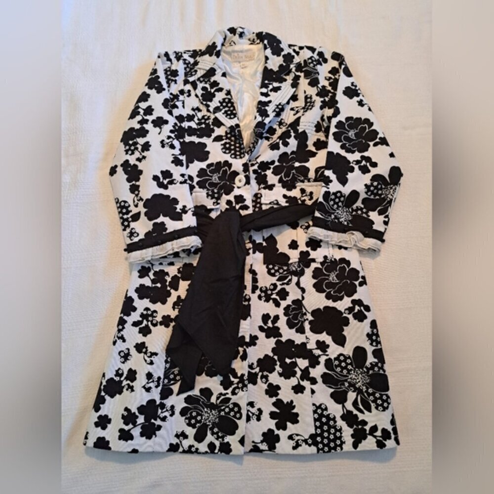 Trish Scully girls size 6X black and white floral belted coat, EUC